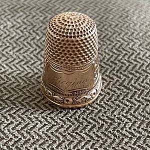 Vintage Antique Gold Thimble “Regina”